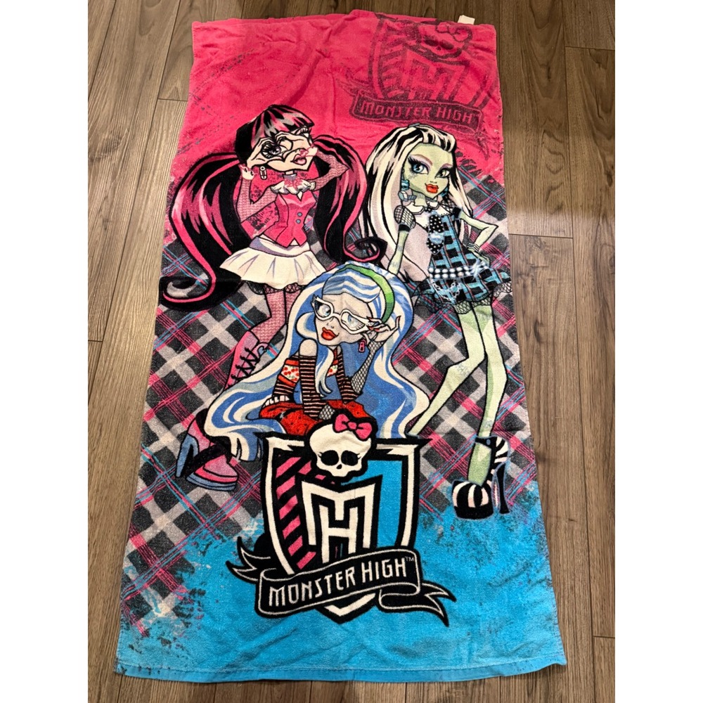 Vtg Monster High Bath Beach Towel Draculaura Frankie Stein Ghoulia Yelps Goth